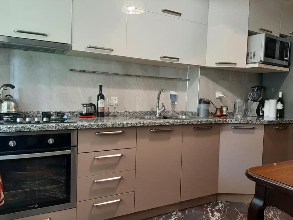 Apartment Жужуна Μπατούμι Εξωτερικό φωτογραφία