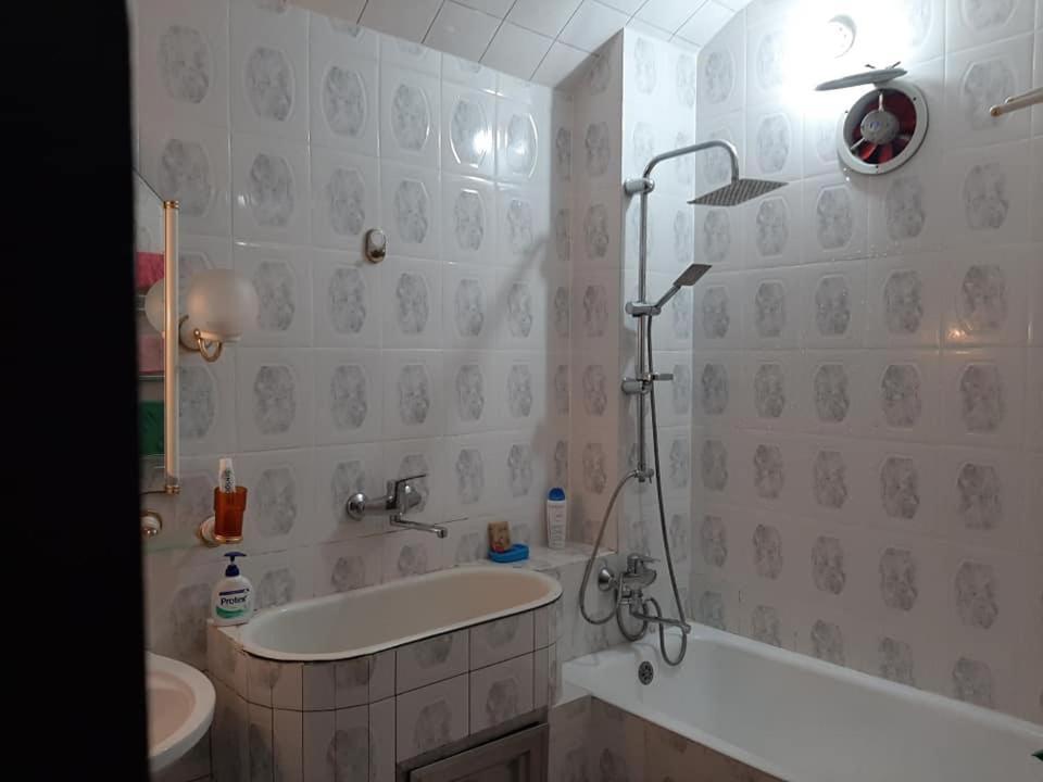 Apartment Жужуна Μπατούμι Εξωτερικό φωτογραφία